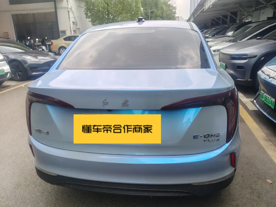 Hongqi E-QM5 E-QM5 2023 Hongqi E-QM5 2023 620KM PLUS Edition 2023 — миниатюра 4