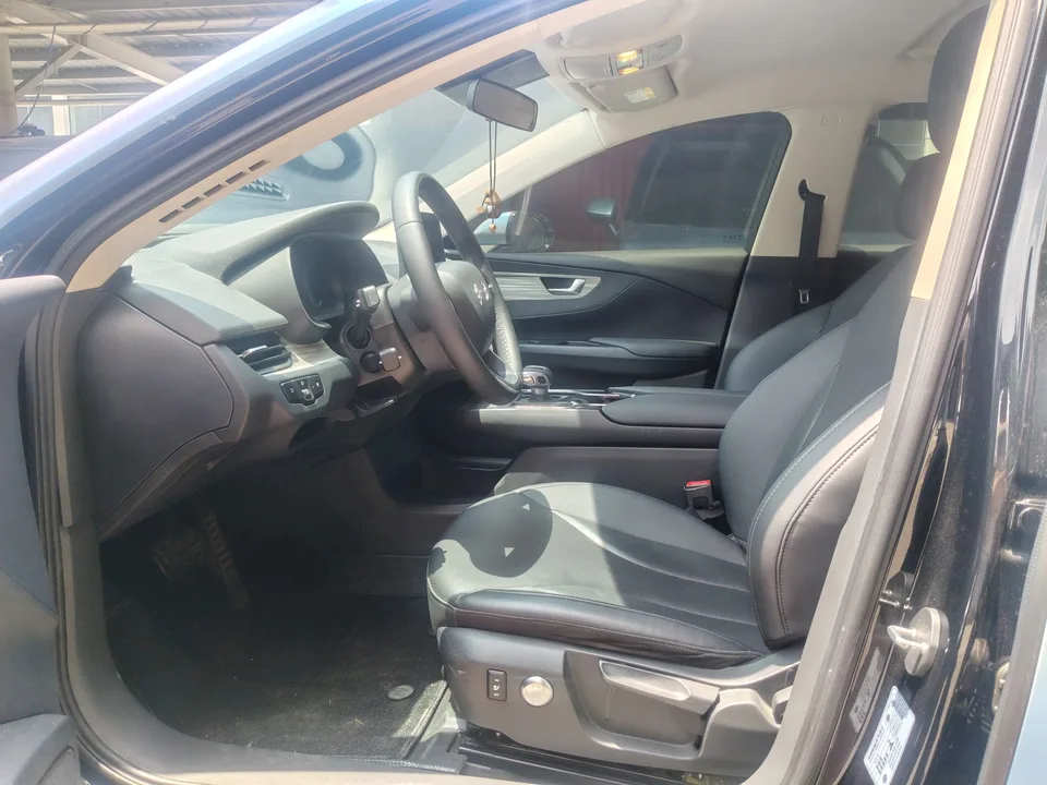 Hongqi E-QM5 E-QM5 2023 Hongqi E-QM5 2023 620KM PLUS Edition 2023 — миниатюра 5