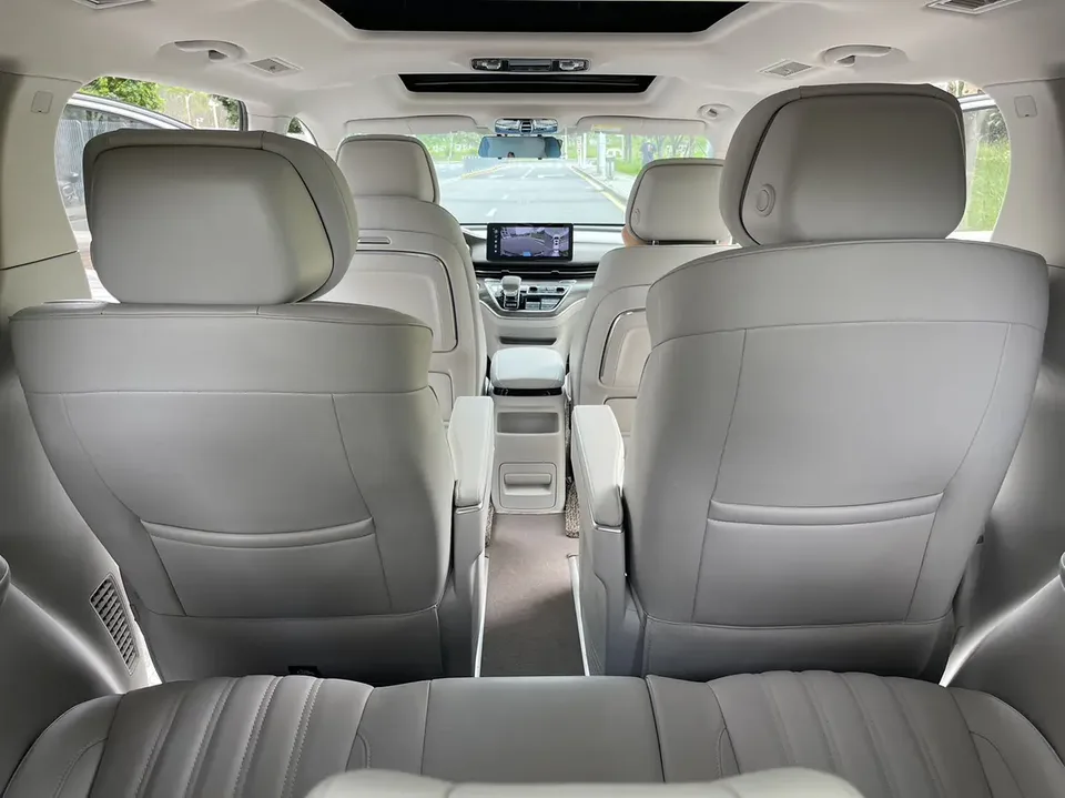 Roewe iMAX8 Roewe iMAX8 2022 400TGI Honor Edition 2023 — миниатюра 3
