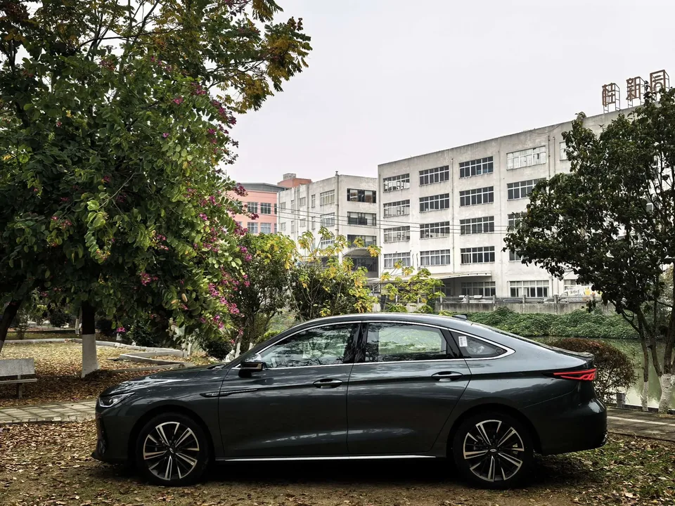 Chery Arrizo 8 PRO 290TGDI DCT Luxury Edition+ 2025 — миниатюра 3