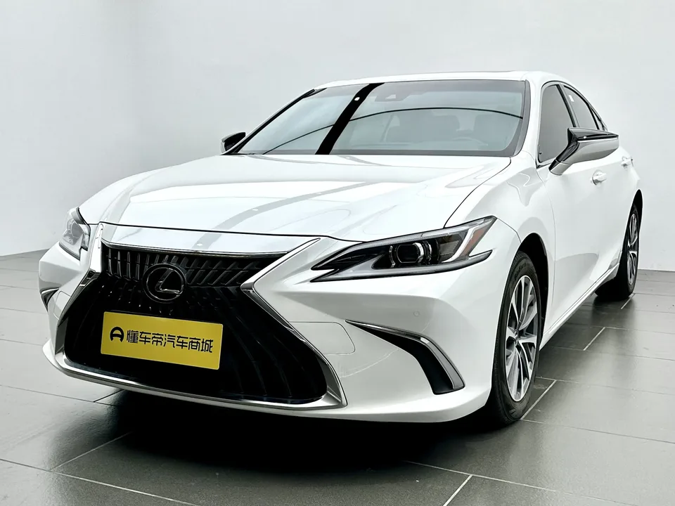 Lexus ES 2022