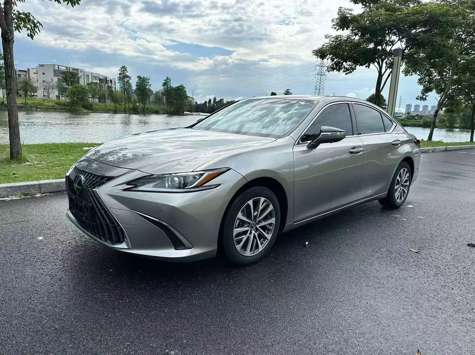 Lexus ES 2024