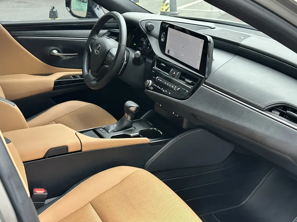 Lexus ES 200 Excellence Edition 2024 — миниатюра 3