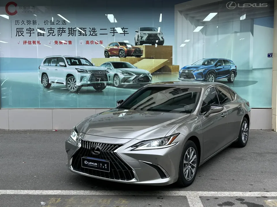 Lexus ES 2024
