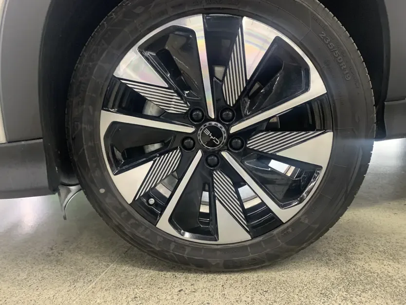 BYD Song PLUS EV Smart Driving Edition 520KM Luxury Model 2025 — миниатюра 5