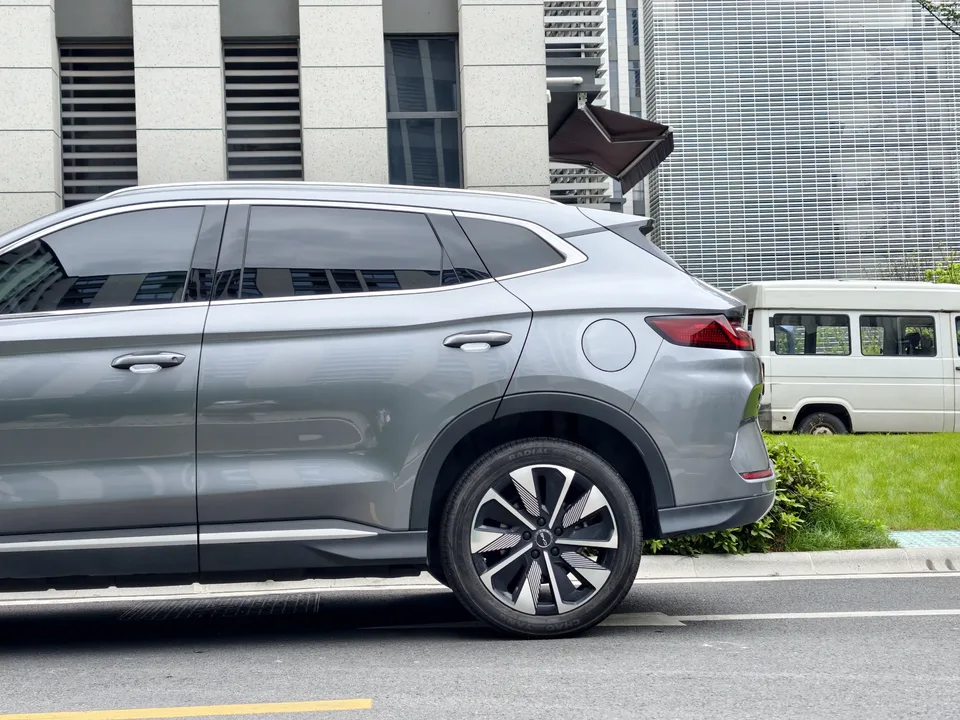 BYD Song PLUS DM Intelligent Driving Edition DM-i 112KM Premium Edition 2024 — миниатюра 3