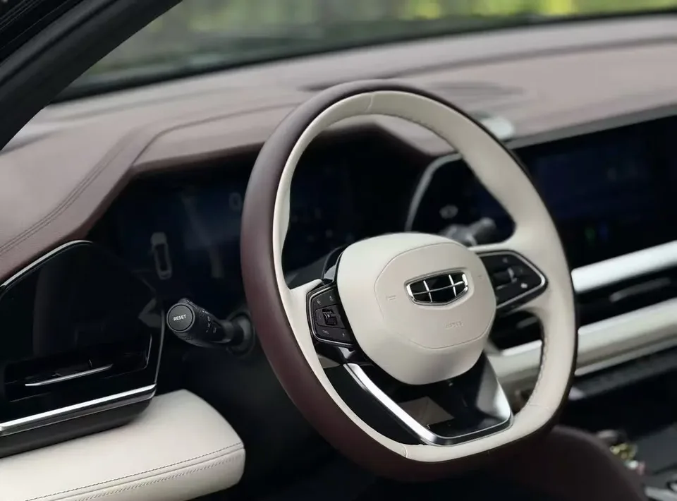 Geely Monjaro 2.0TD DCT EVO 2WD Smart Edition 2022 — миниатюра 3