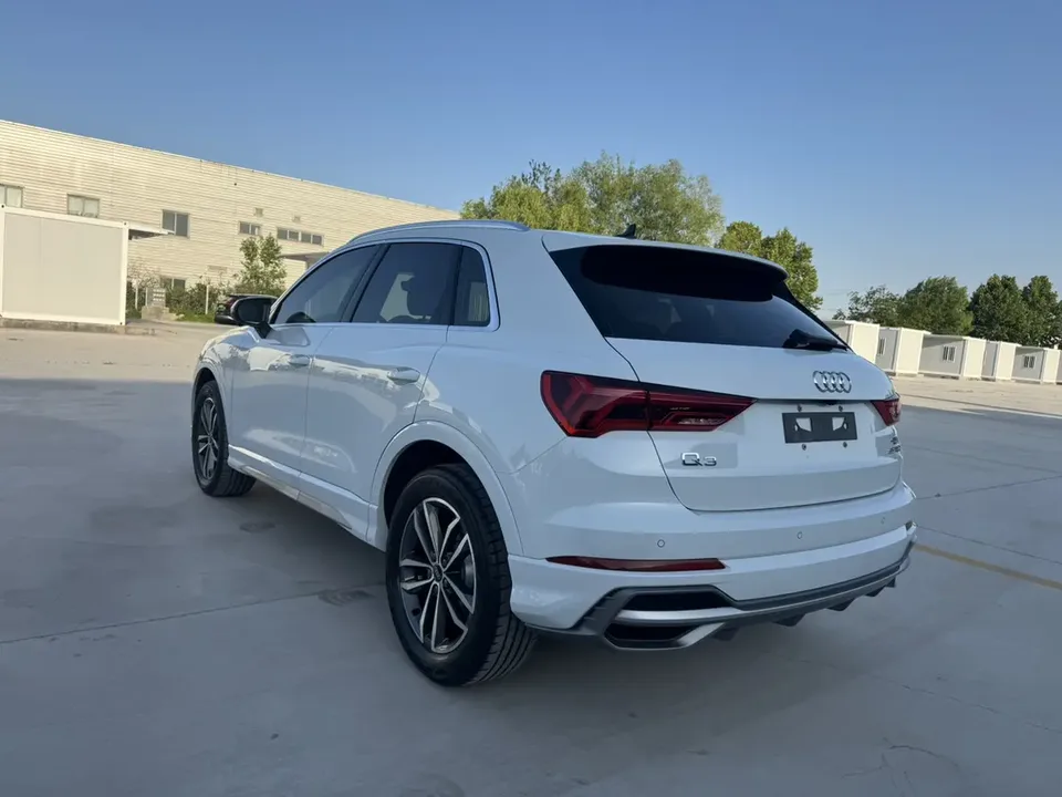 Audi Q3 Audi Q3 2022 35 TFSI aggressive and dynamic model 2022 — миниатюра 2