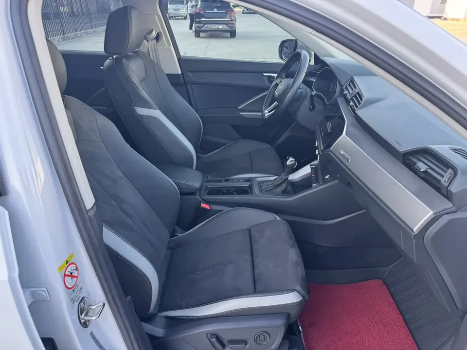 Audi Q3 Audi Q3 2022 35 TFSI aggressive and dynamic model 2022 — миниатюра 4