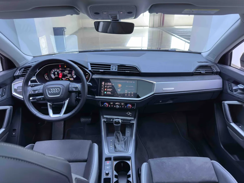 Audi Q3 Audi Q3 2022 35 TFSI aggressive and dynamic model 2023 — миниатюра 4