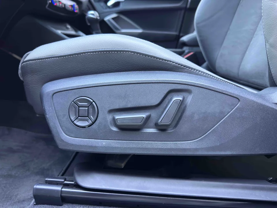 Audi Q3 Audi Q3 2022 35 TFSI aggressive and dynamic model 2023 — миниатюра 5