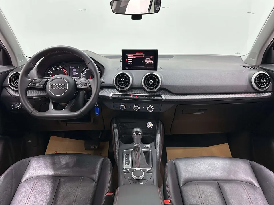 Audi Q2L Audi Q2L 2022 35 TFSI aggressive and dynamic model 2023 — миниатюра 4