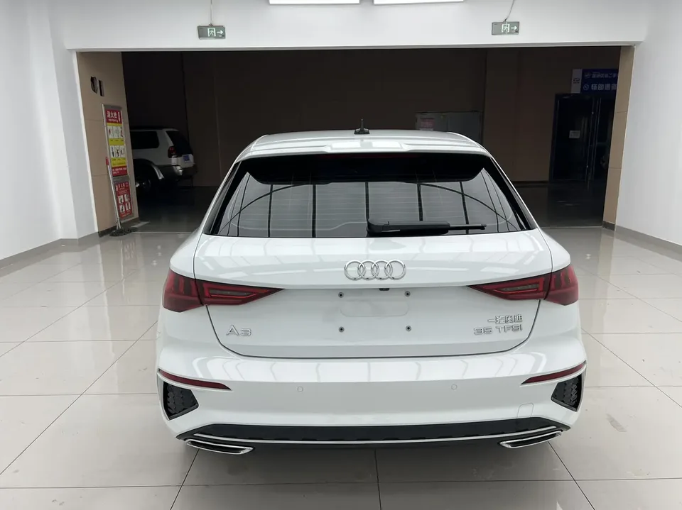 Audi A3 facelift Sportback 35 TFSI stylish and sporty 2023 — миниатюра 2