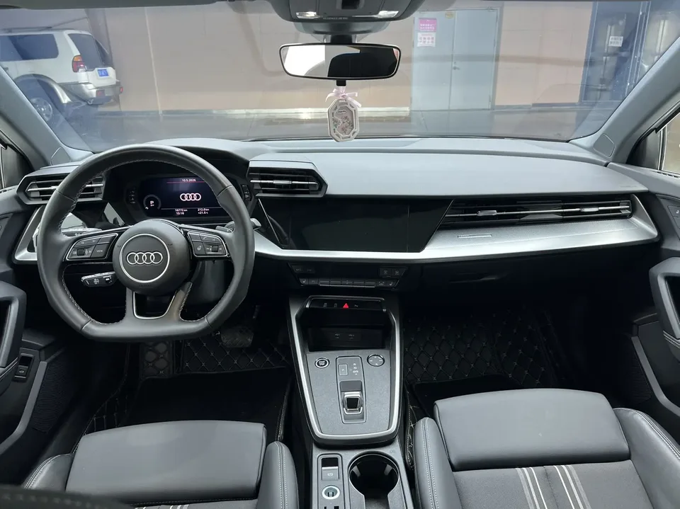 Audi A3 facelift Sportback 35 TFSI stylish and sporty 2023 — миниатюра 4