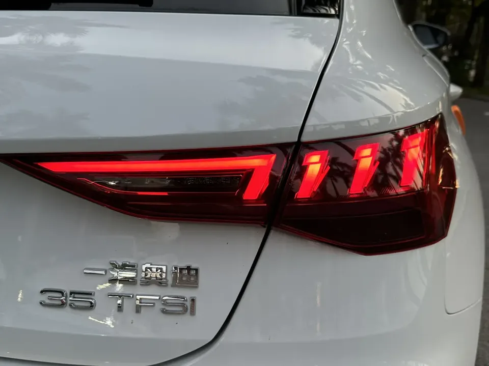 Audi A3 Sportback 35 TFSI stylish and sporty 2022 — миниатюра 3