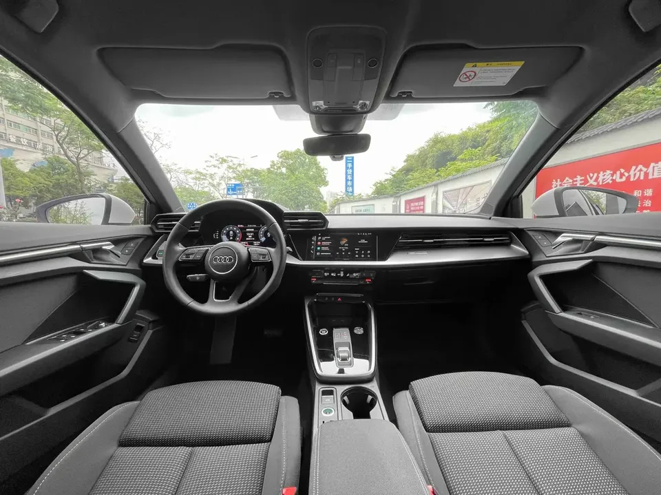 Audi A3 A3L Limousine 35 TFSI aggressive and sporty 2022 — миниатюра 3
