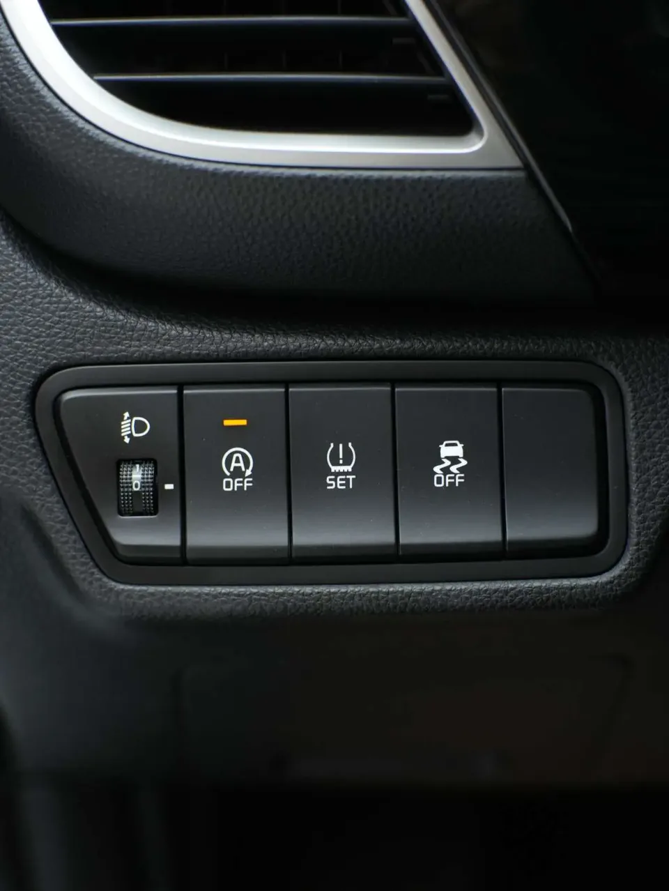 Kia Run proudly AOPAO 1.5L CVT Trend Edition 2023 — миниатюра 2