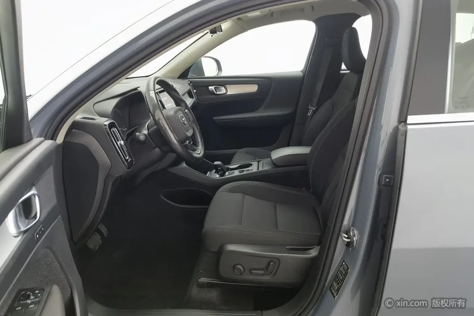 Volvo XC40 Volvo XC40 2022 T4 four-wheel drive smart travel fashion version 2022 — миниатюра 4