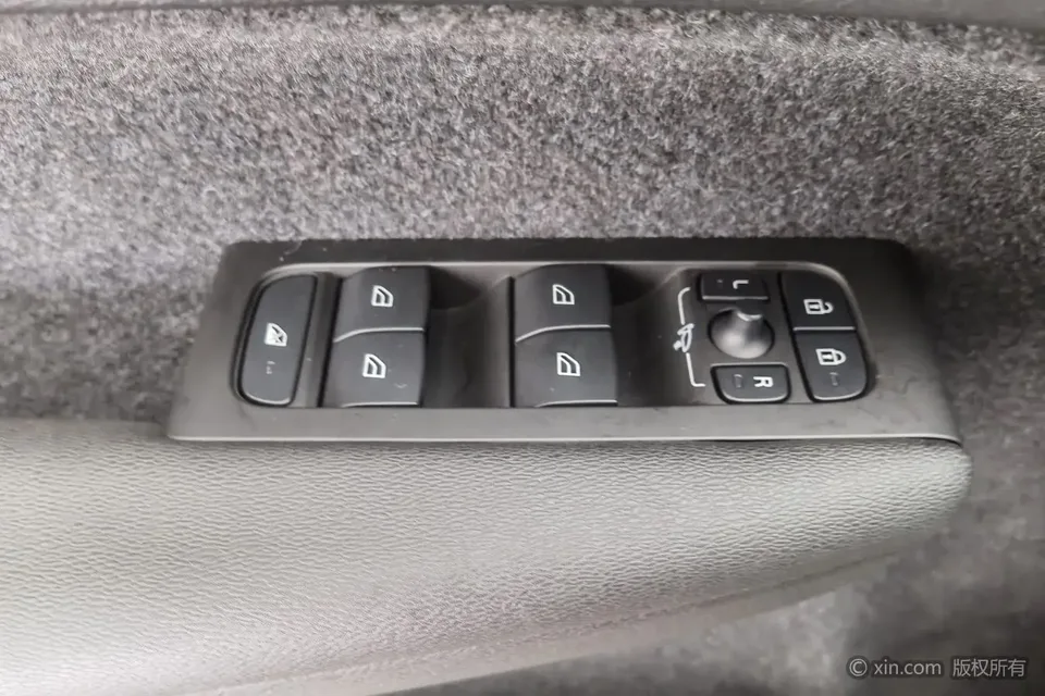 Volvo XC40 Volvo XC40 2022 T4 four-wheel drive smart travel fashion version 2022 — миниатюра 5