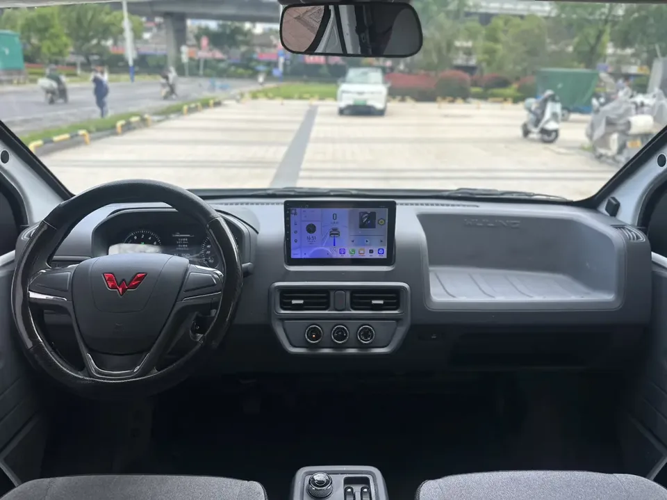 Wuling Yangguang Yangguang 2025 400km Comfortable 6-seater Bus 2025 — thumbnail 3