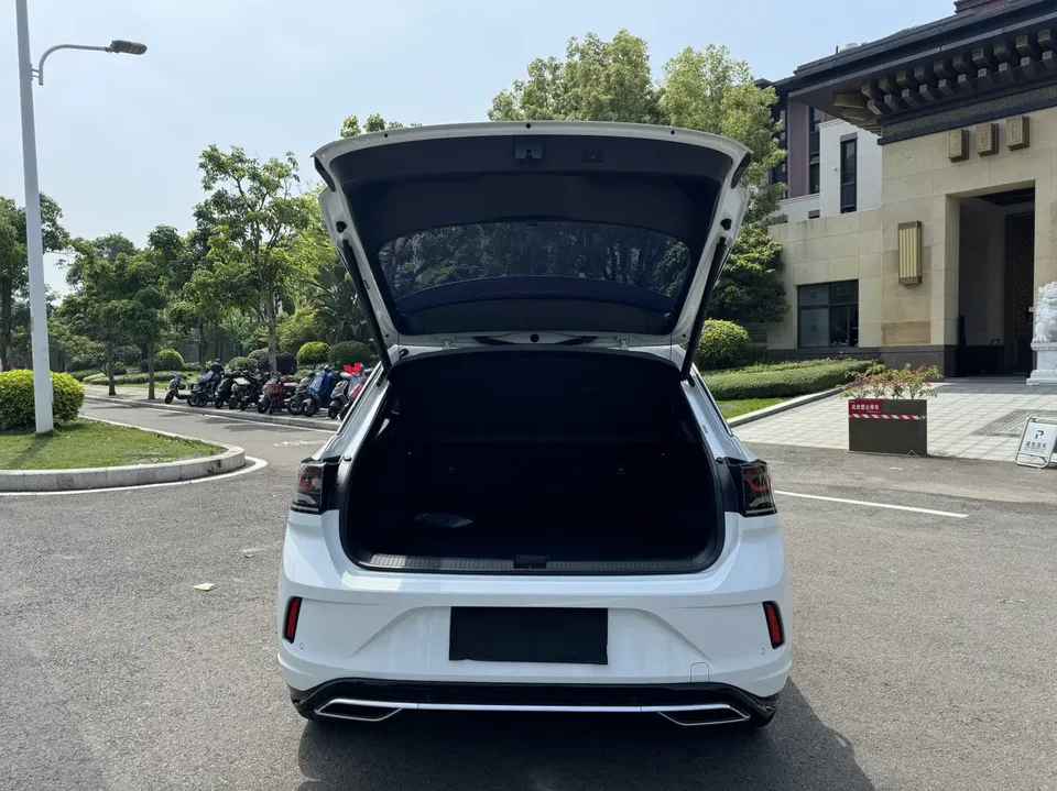 Volkswagen T-Roc model 2 300TSI DSG Chenguang Edition 2025 — миниатюра 3