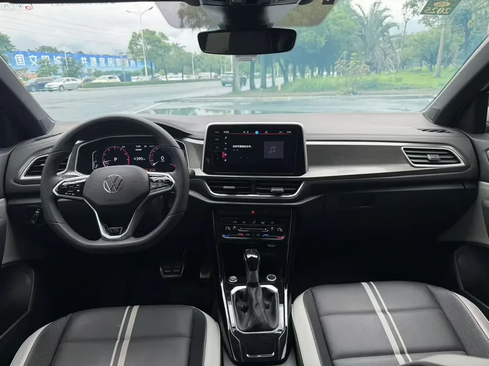 Volkswagen T-Roc 300TSI DSG Chenguang Edition 2023 — миниатюра 2