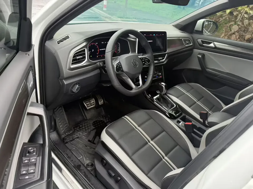 Volkswagen T-Roc 300TSI DSG Chenguang Edition 2023 — миниатюра 3