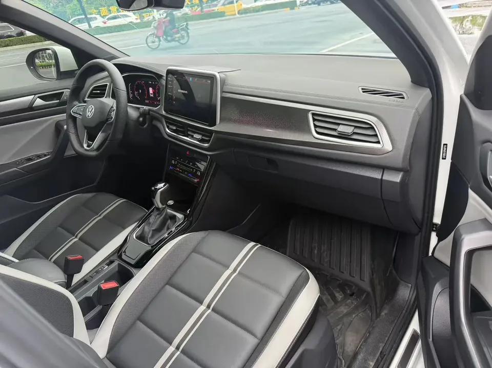 Volkswagen T-Roc 300TSI DSG Chenguang Edition 2023 — миниатюра 5
