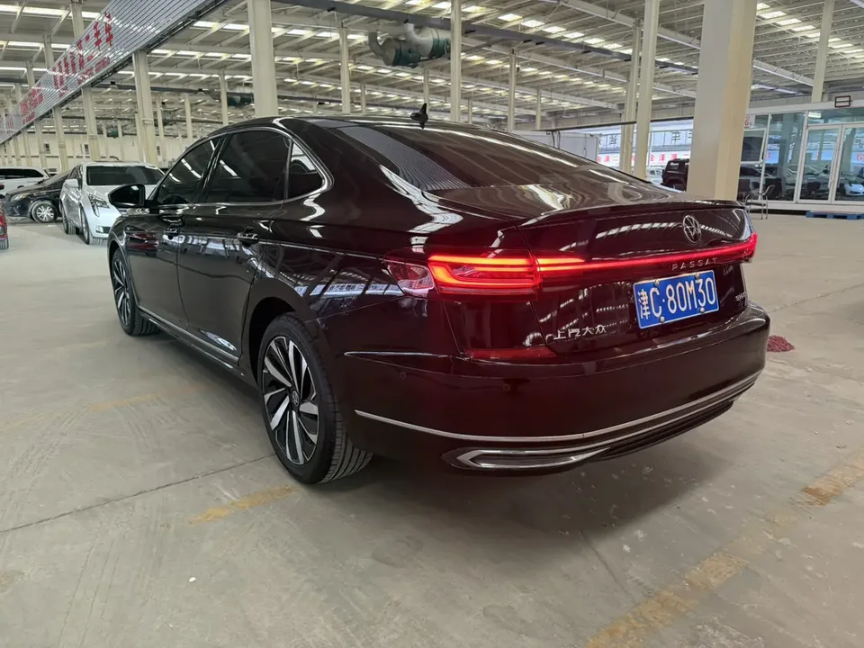 Volkswagen Passat Passat 2022 330TSI Premium Edition 2022 — миниатюра 4