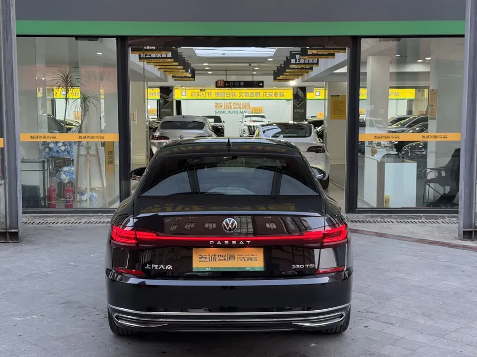 Volkswagen Passat Passat 2022 330TSI Deluxe Edition 2022 — миниатюра 2
