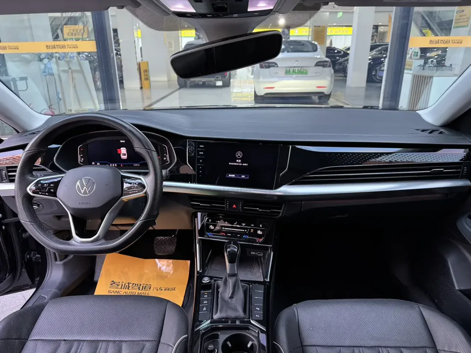 Volkswagen Passat Passat 2022 330TSI Deluxe Edition 2022 — миниатюра 4