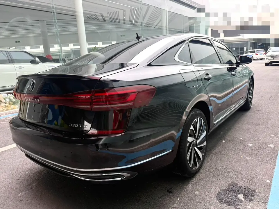 Volkswagen Passat facelift 330TSI Starry Sky Deluxe Edition 2022 — миниатюра 2