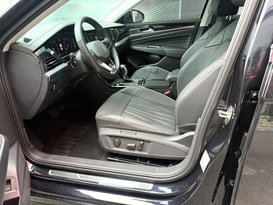 Volkswagen Passat facelift 330TSI Starry Sky Deluxe Edition 2022 — миниатюра 3