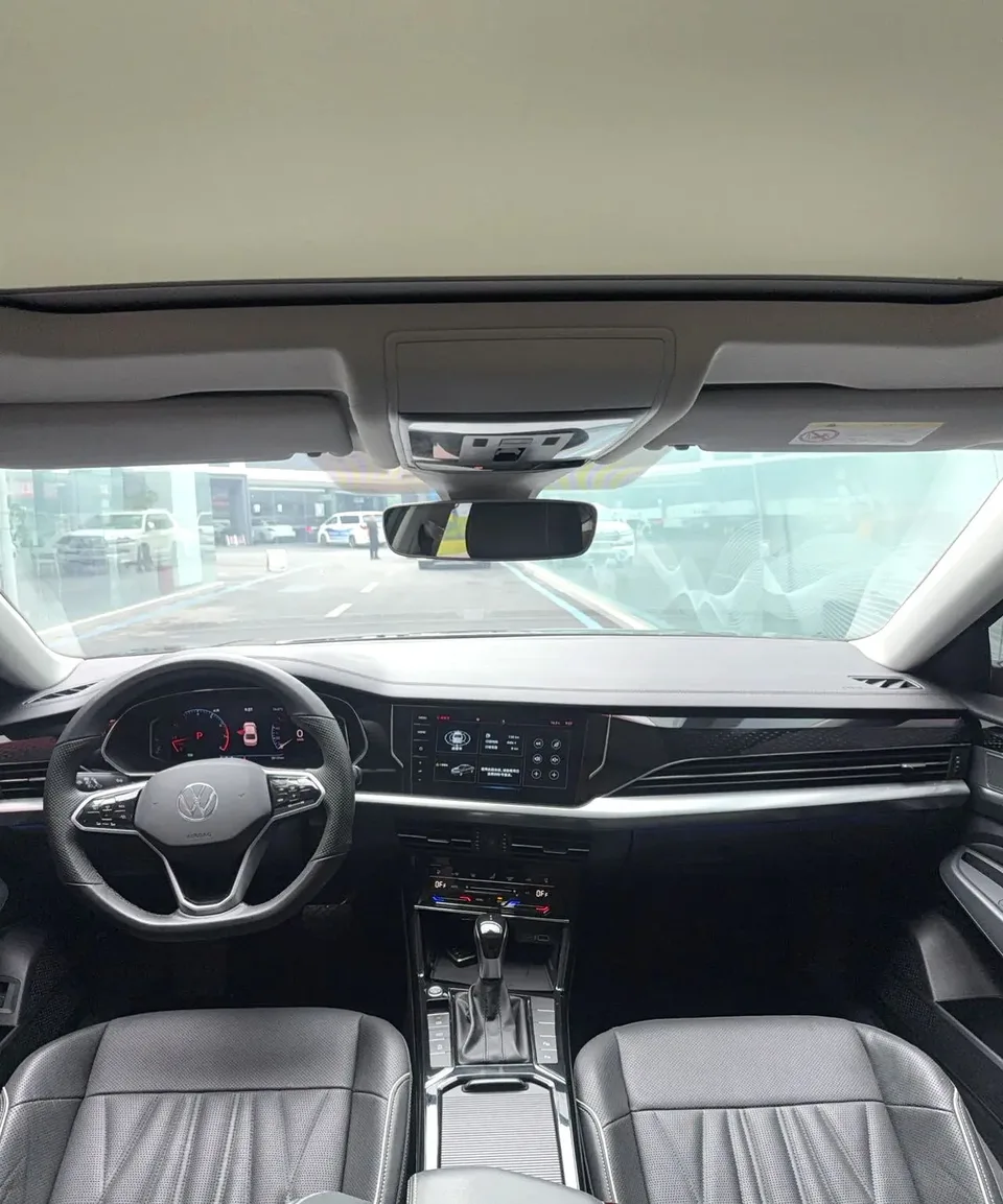 Volkswagen Passat facelift 330TSI Starry Sky Deluxe Edition 2022 — миниатюра 5