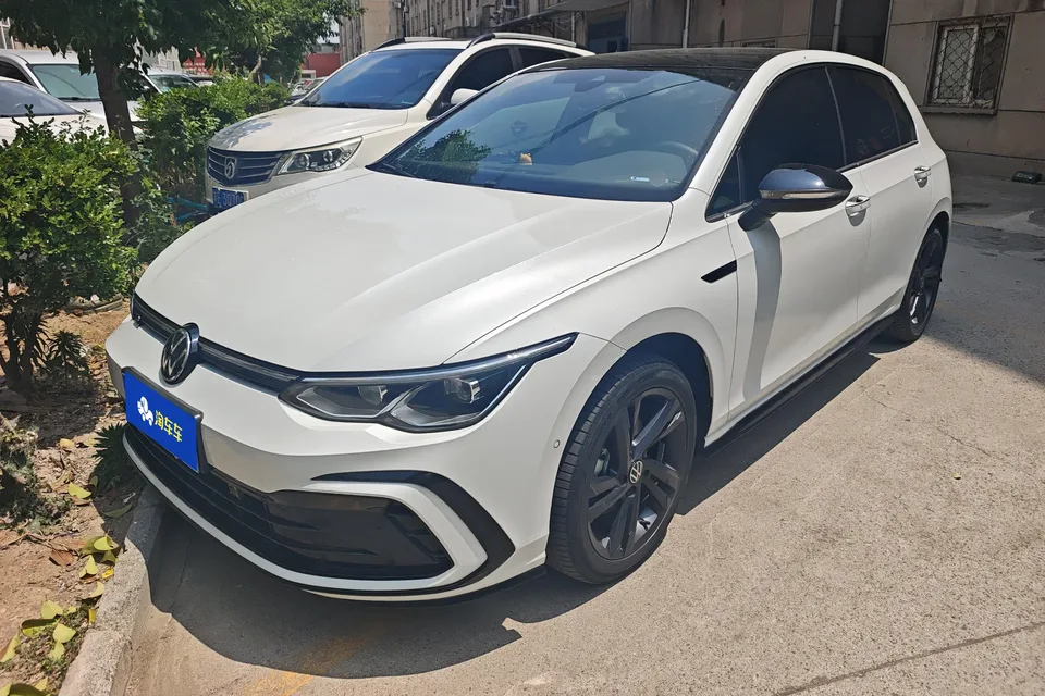 Volkswagen Golf Golf 2021 280TSI DSG R-Line 2022 — фото 1, купить с доставкой в Москву
