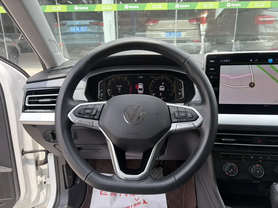 Volkswagen Lavida facelift 1.5L automatic 5 million version 2023 — миниатюра 3
