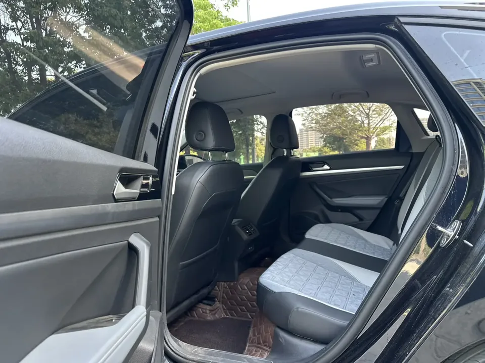 Volkswagen Lavida Lavida 2023 facelift 1.5L automatic full version 2023 — thumbnail 3