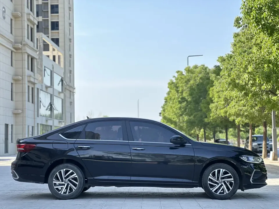Volkswagen Lavida Lavida 2023 facelift 1.5L automatic full version 2023 — thumbnail 4