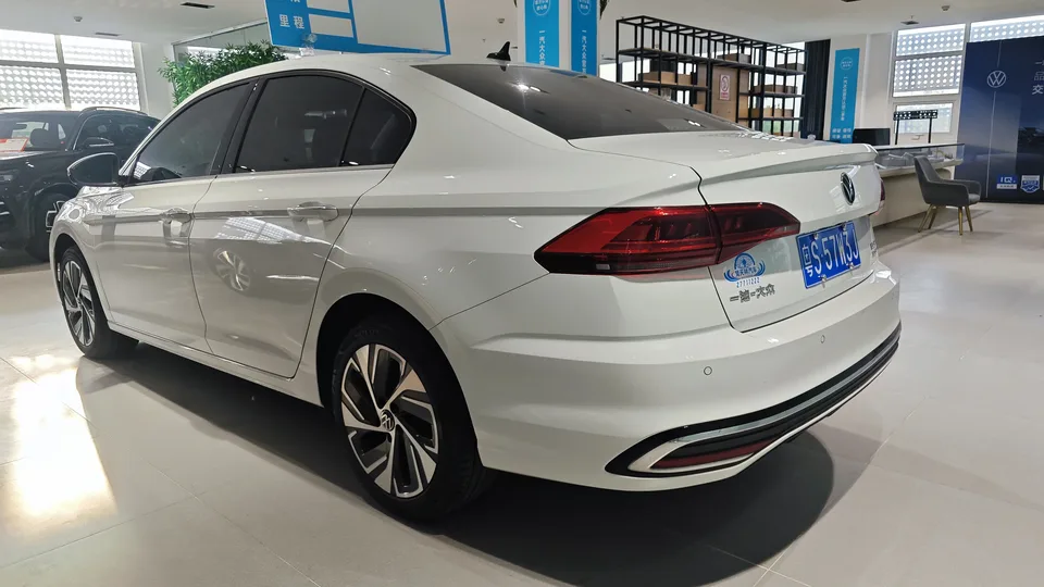 Volkswagen Bora Bora 2025 300TSI DSG Premium Edition 2025 — миниатюра 4