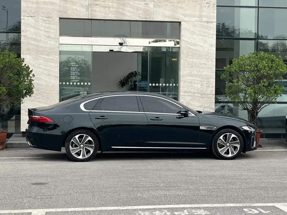 Jaguar XFL 2.0T P200 Two-wheel drive Elite Deluxe Edition 2023 — миниатюра 5