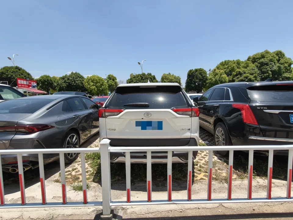 Toyota RAV4 2.0L CVT 2WD Urban Edition 2024 — миниатюра 2
