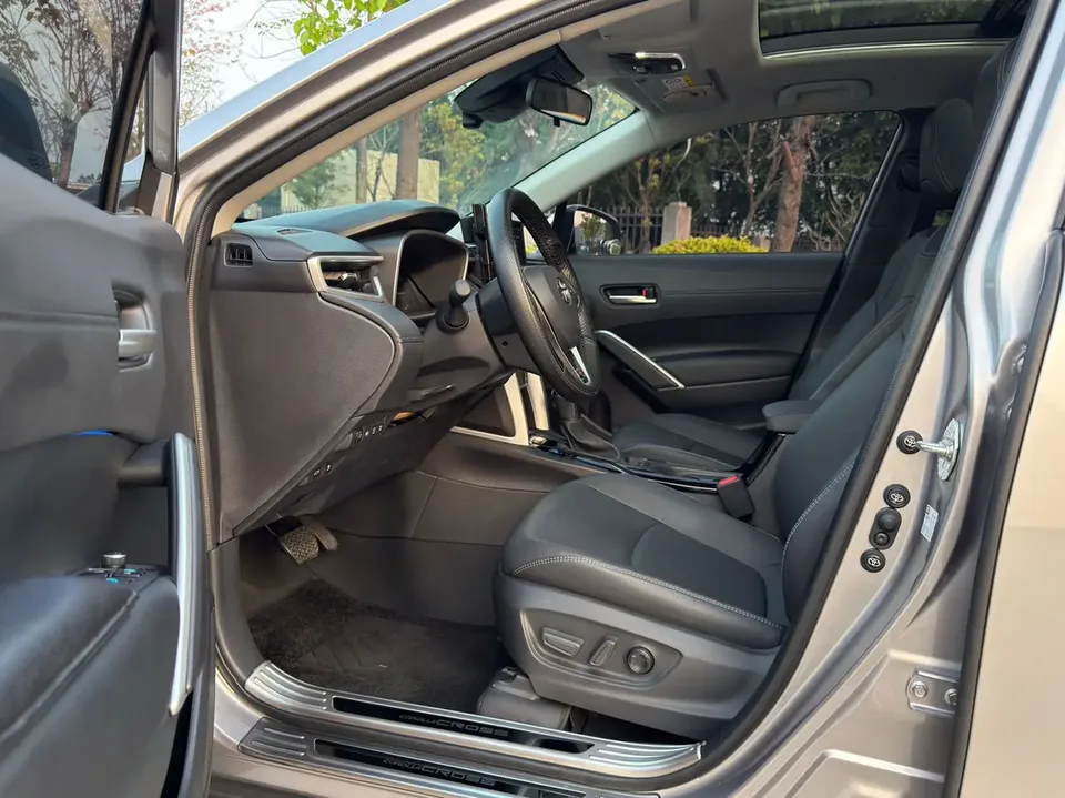Toyota CorollaCross 2.0L Intelligent Electric Hybrid Dual Engine Flagship Edition 2024 — миниатюра 5