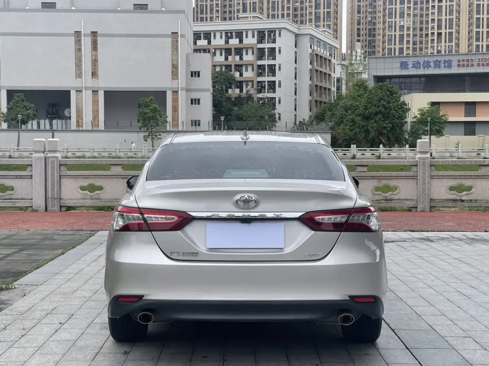 Toyota Camry 2.0G Deluxe Edition 2023 — миниатюра 2