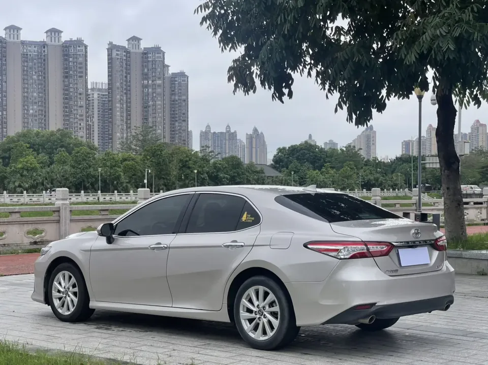 Toyota Camry 2.0G Deluxe Edition 2023 — миниатюра 4