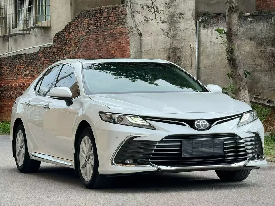 Toyota Camry 2.0G Deluxe Edition 2023 — миниатюра 3