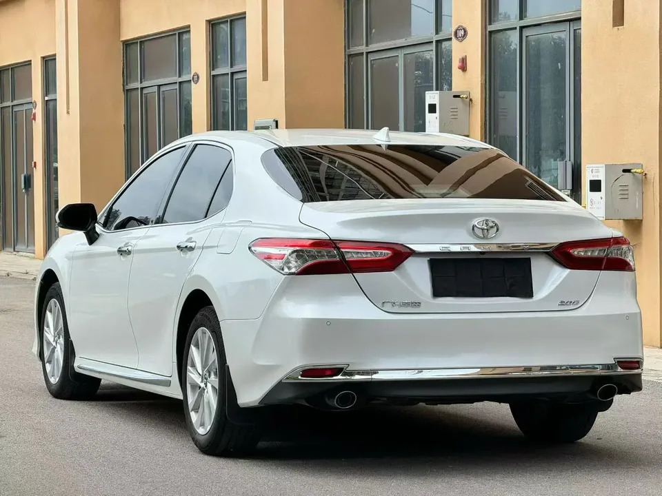 Toyota Camry 2.0G Deluxe Edition 2023 — миниатюра 5