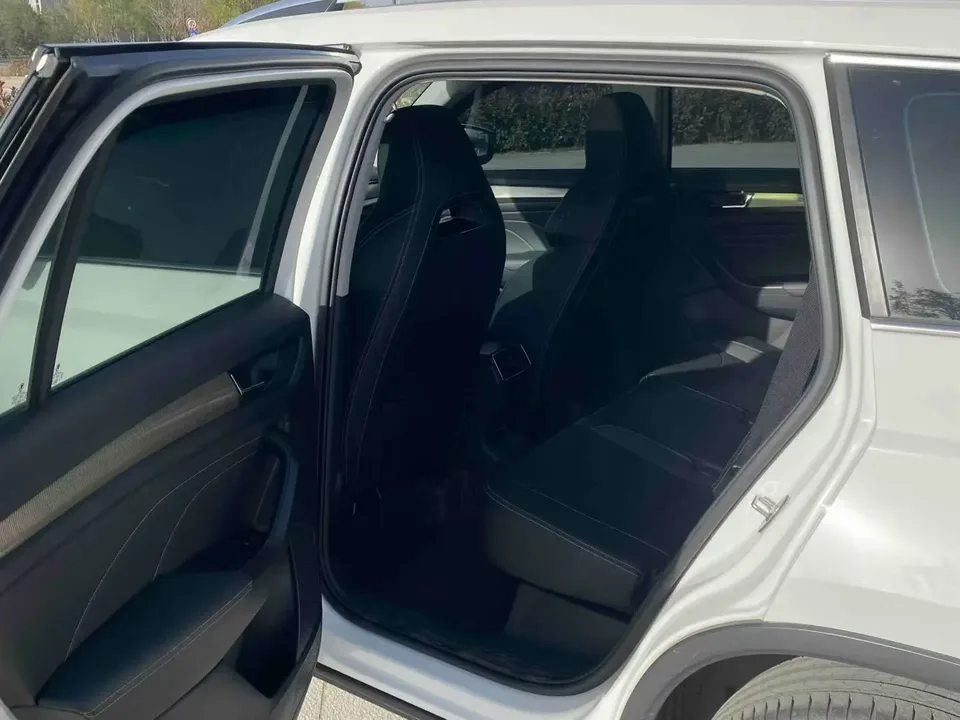 Skoda Kodiaq TSI330 7-seat two-wheel drive luxury version 2022 — миниатюра 3