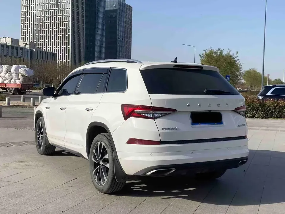 Skoda Kodiaq TSI330 7-seat two-wheel drive luxury version 2022 — миниатюра 4