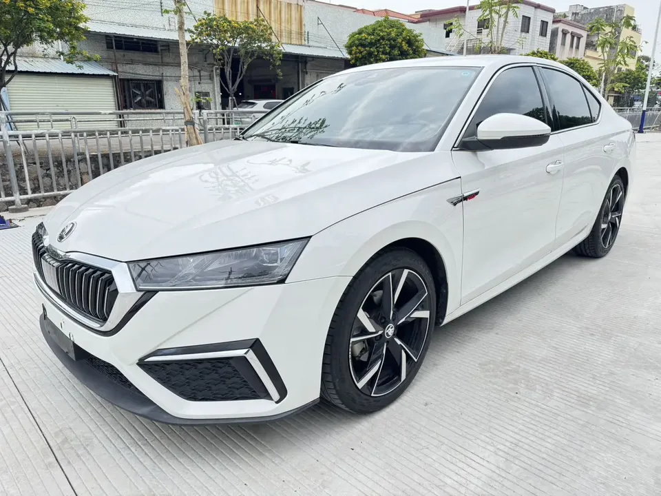 Skoda Octavia PRO TSI280 DSG luxury version 2022 — фото 1, купить с доставкой в Москву