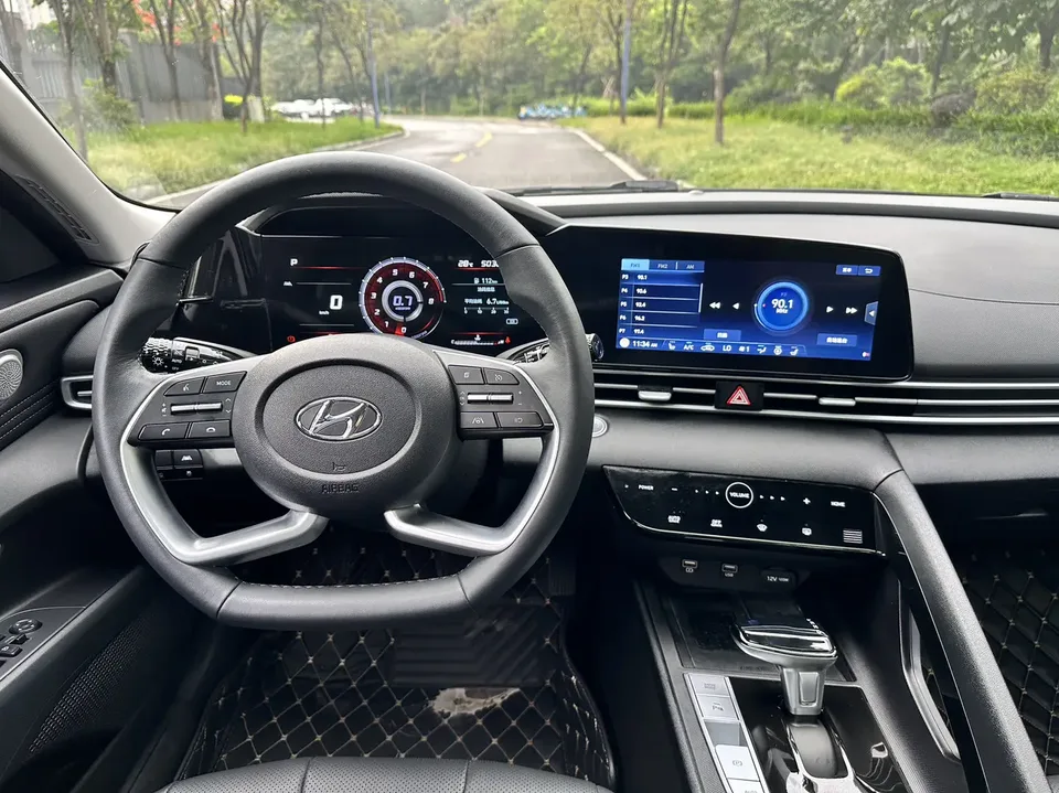 Hyundai Elantra Elantra 2022 1.5L CVT LUX Premium Edition 2022 — thumbnail 5